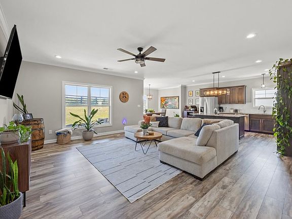 5th image of 708 Shelburne Way