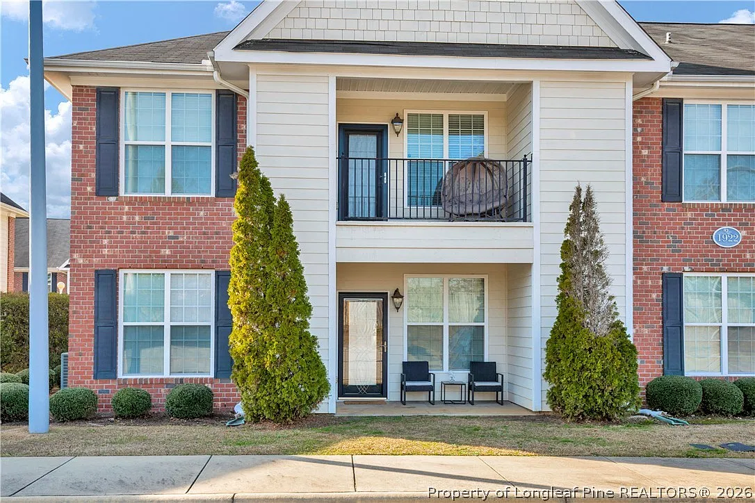 3 bed, 2.0 bath, 1465 sqft, $2,500 — Photo 2