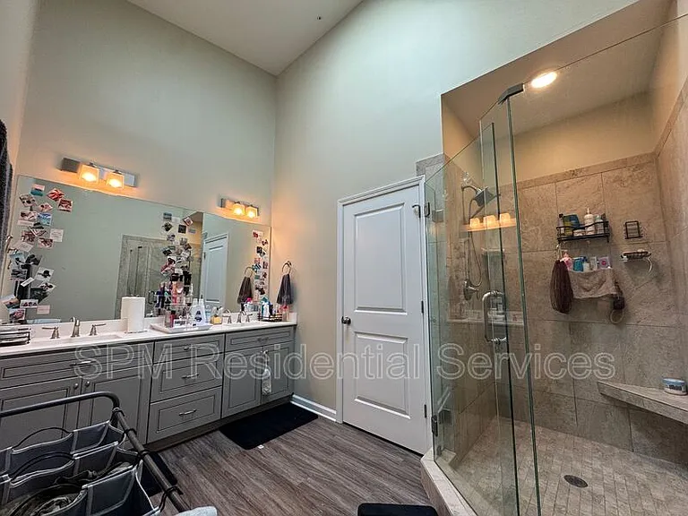 207 Fullford Ln #202 — Photo 11
