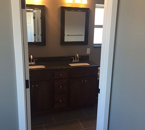 Master Bath (Simulated)