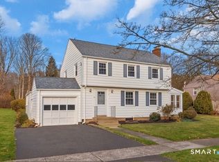 75 Colonial Dr, Hamden, CT 06518