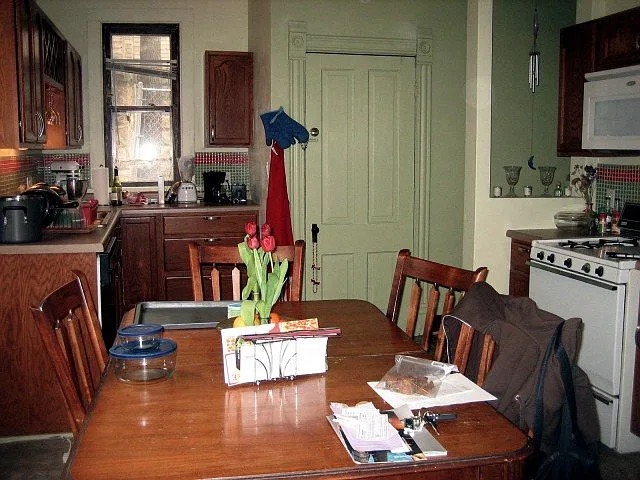 3 bed, 1.0 bath, 1219 sqft, $2,645 — Photo 3