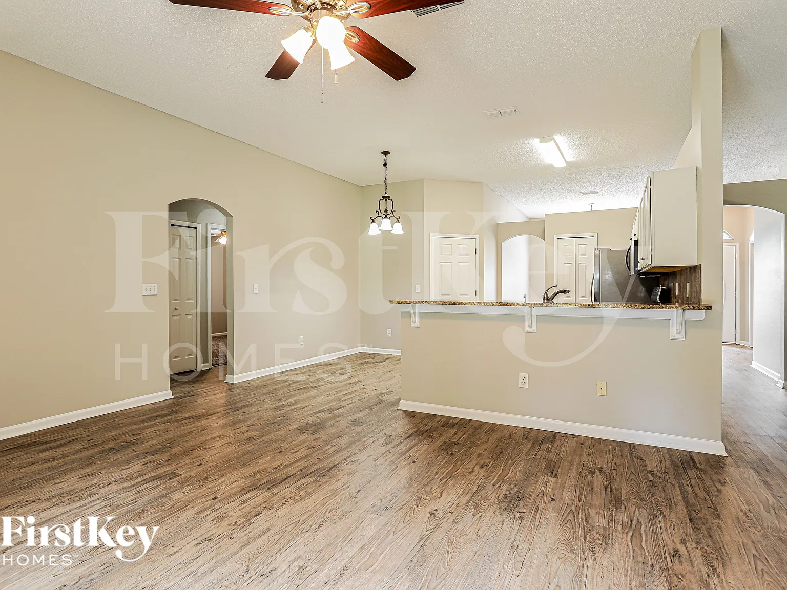 4 bed, 2.0 bath, 2045 sqft, $2,305 — Photo 4
