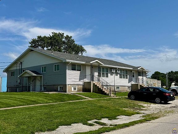 2nd image of 524 Neosho St