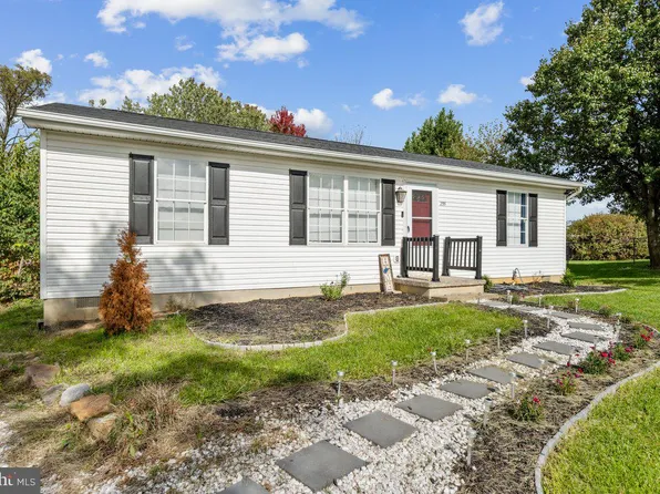 255 Midnoon Dr, Martinsburg, WV 25404