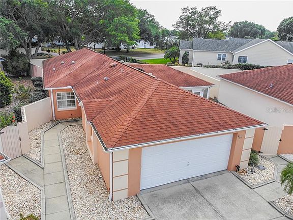 3rd image of 915 Mendoza Blvd