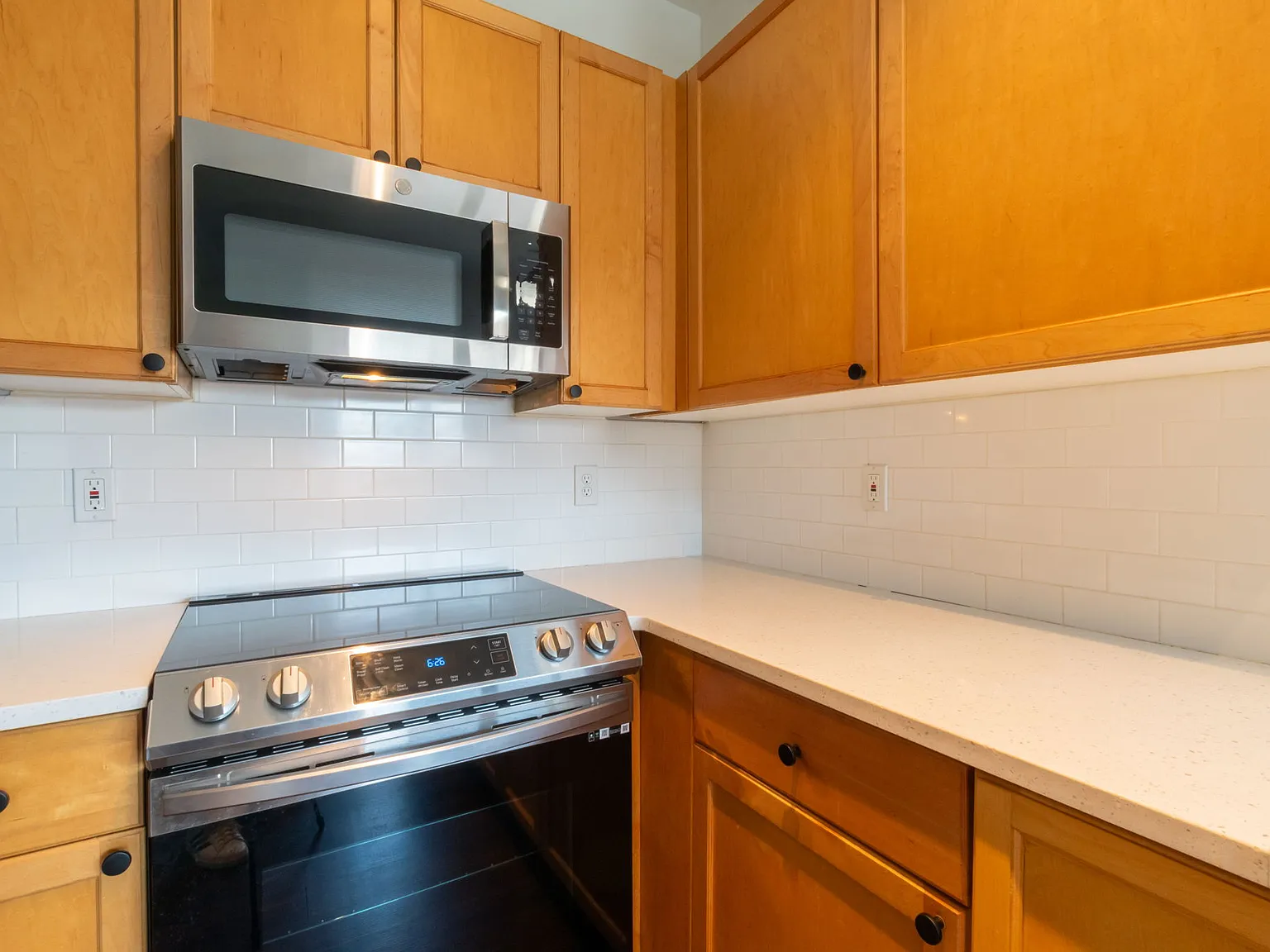 1 bed, 800 sqft, $1,600 — Photo 3