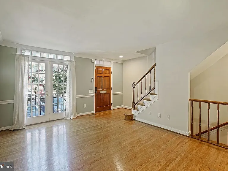1225 Michigan Ct — Photo 4