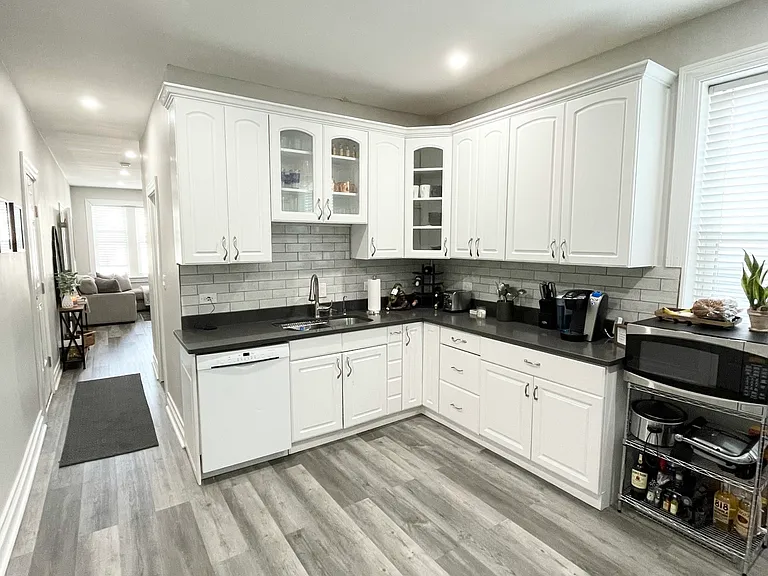 2239 W Cortland St #1 — Photo 3