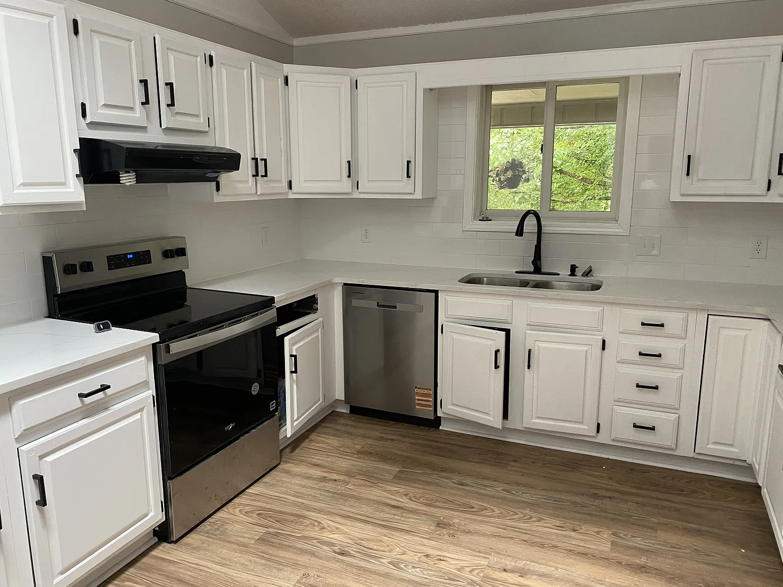 4 bed, 3211 sqft, $4,025 — Photo 4