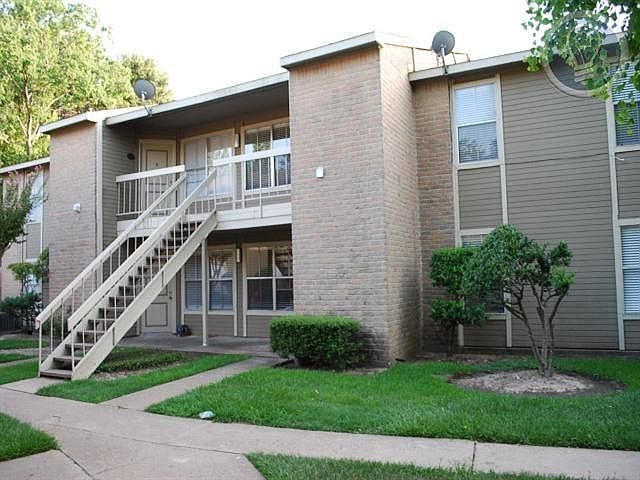 1st image of 12411 Antoine Dr APT 136