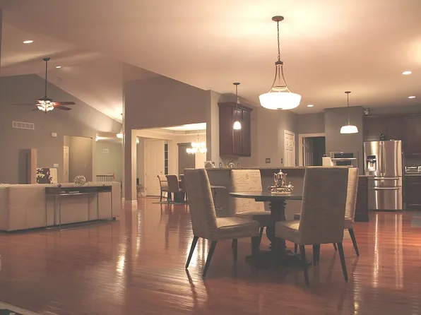 16332 Wynncrest Falls Way, Chesterfield, MO 63005