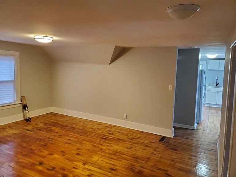 712 E 10th St #1/2 — Photo 7