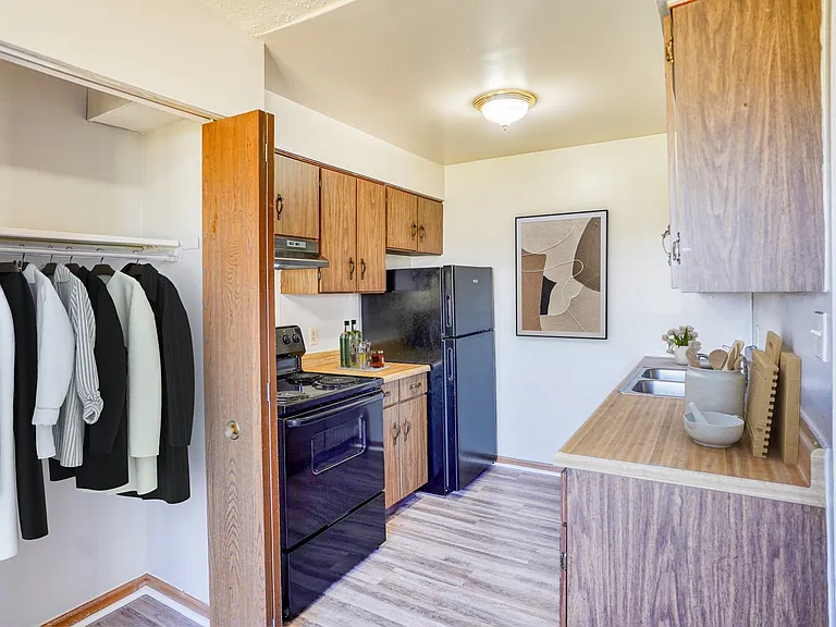 Waterford Apartments — Photo 3