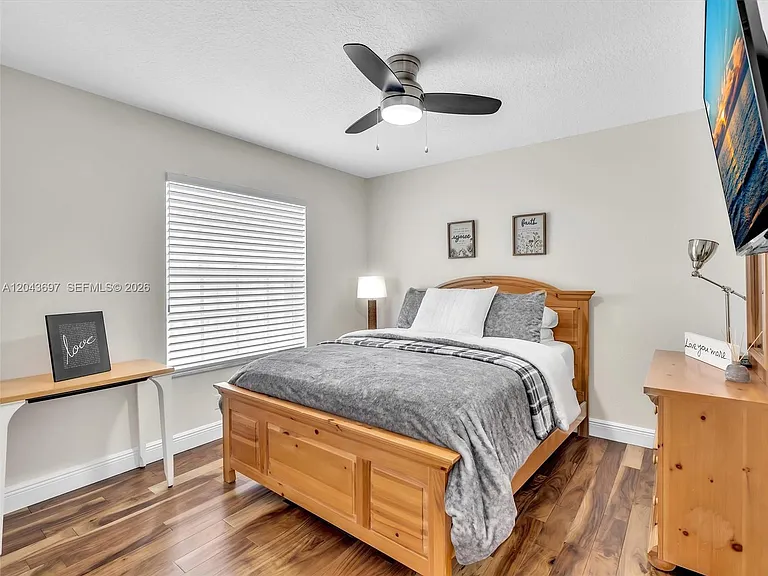 639 Verona Pl — Photo 54