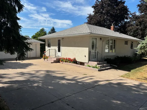 2115 English St N, Maplewood, MN 55109