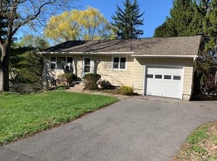 207 Hillsboro Pkwy, Syracuse, NY 13214