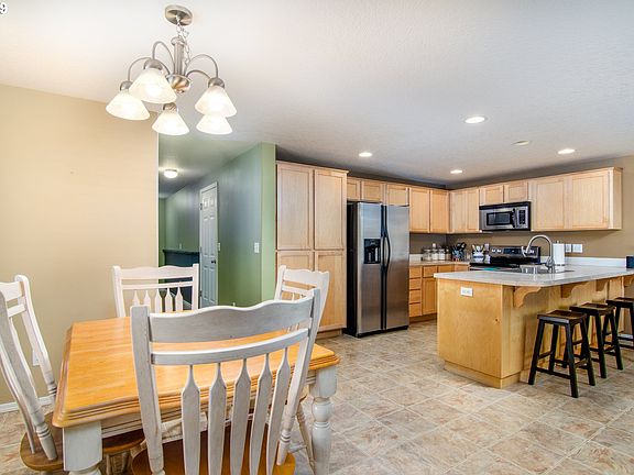 4th image of 607 SE 14th Ave