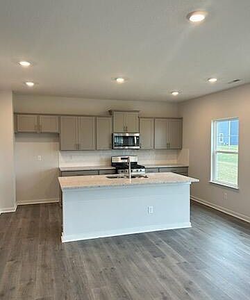 3rd image of 460 Park Vista Dr