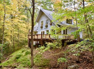 111 Maple Dr, Cresco, PA 18326