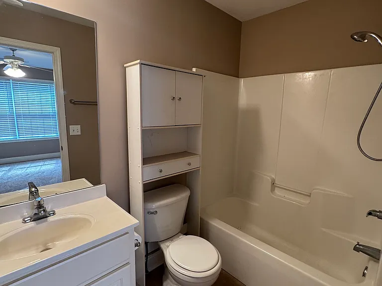 460 Barnett Shoals Rd #F6 — Photo 7
