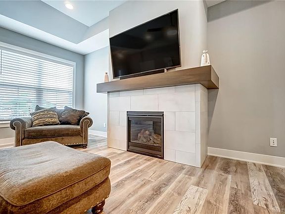 5th image of 1120 Petrus Ct