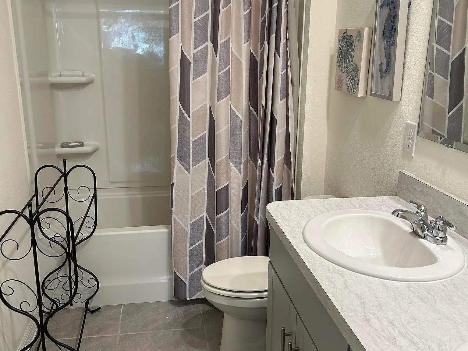 5 bed, 2447 sqft, $700 — Photo 3