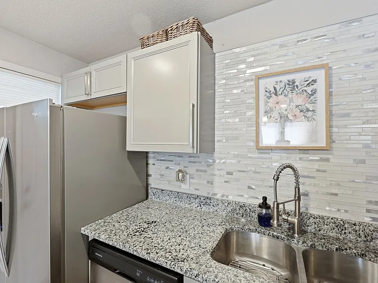 5327 Lexington Ave — Photo 15