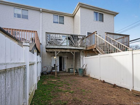 4th image of 327 Willow Road E