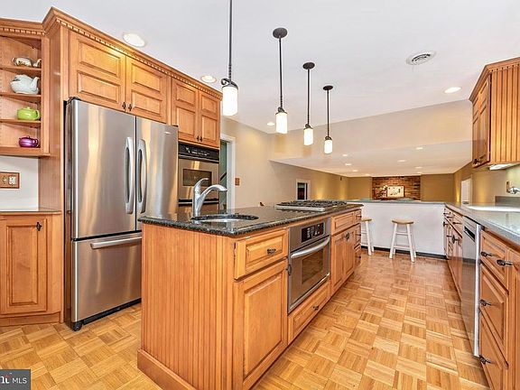 3rd image of 275 Wyngate Dr