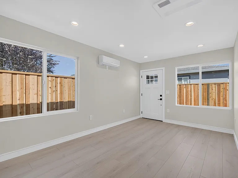 4565 Todd St — Photo 8