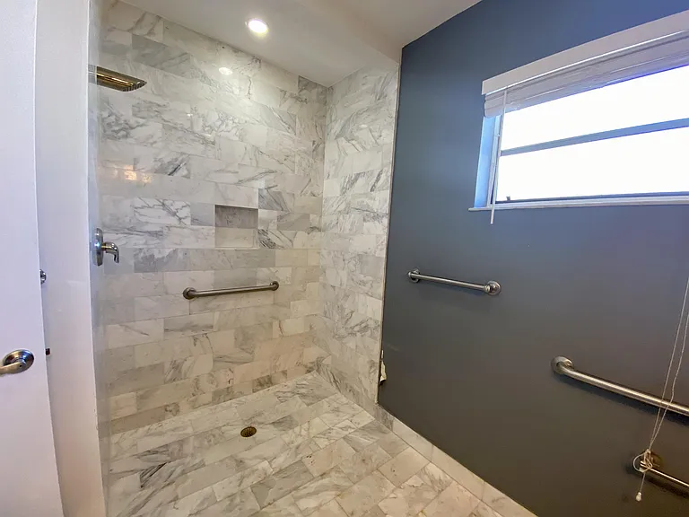 1101 Bay Dr — Photo 13