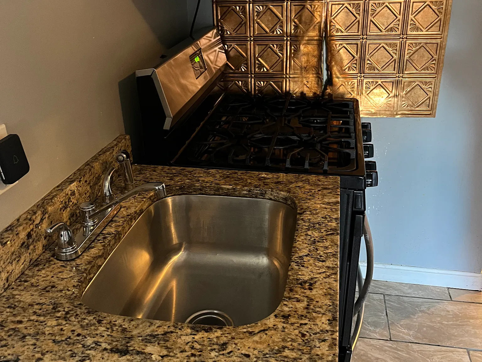 1 bed, 550 sqft, $2,100 — Photo 2