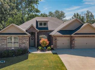 1104 Hickory St, Cave Springs, AR 72718