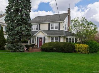 157 Windsor Ave, Rockville Centre, NY 11570