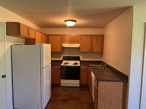 3rd image of 107 Nikki Dr