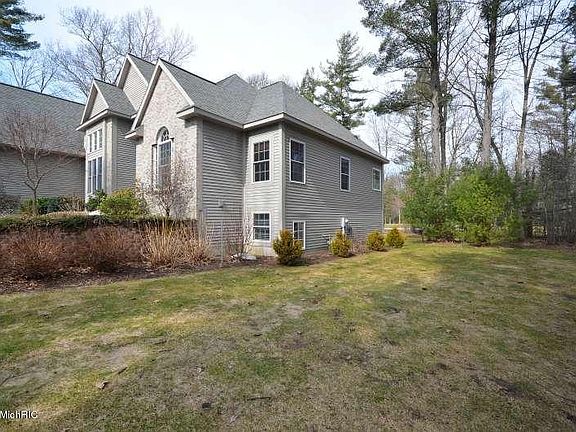 3rd image of 3974 Darcliff Ln