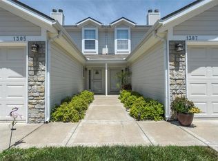 1305 NW Hidden Ridge Cir, Blue Springs, MO 64015