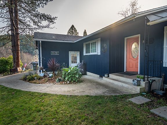 4th image of 3074 NE Monterey Dr