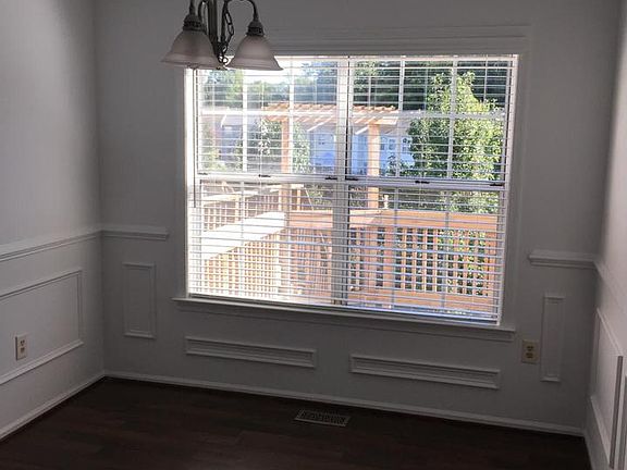 4th image of 311 Lakeview Ct