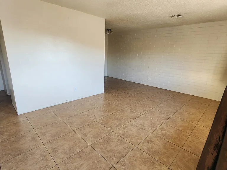 10001 N 11th Ave — Photo 8