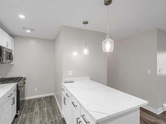 4th image of 12 Hilmar Ln