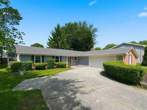 1509 Lake Forest Dr, Fort Wayne, IN 46815
