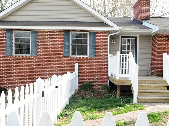 Private entrance with mud room.