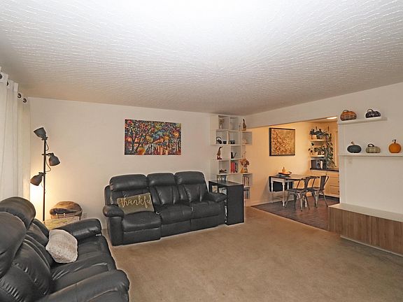5th image of 11926 55th St NW
