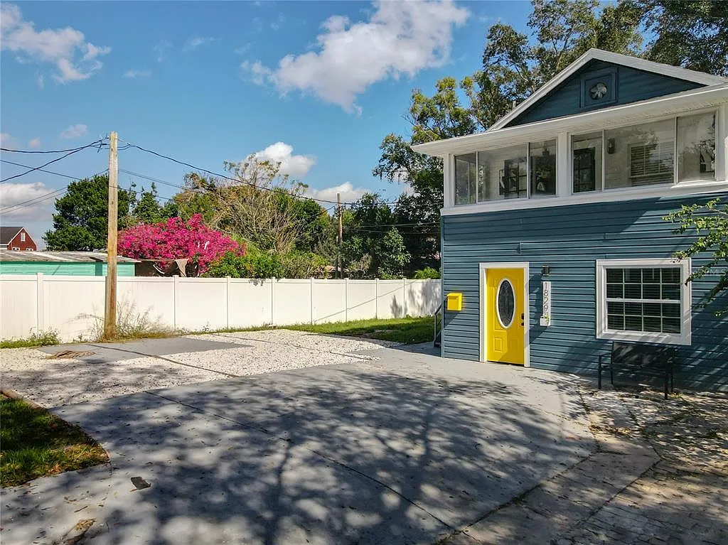 2 bed, 1.0 bath, 500 sqft, $2,300 — Photo 2