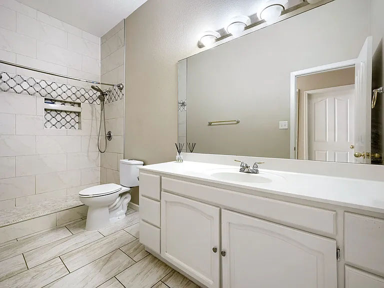 5619 W Frier Dr — Photo 14