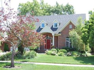 105 E Lahon St, Park Ridge, IL 60068