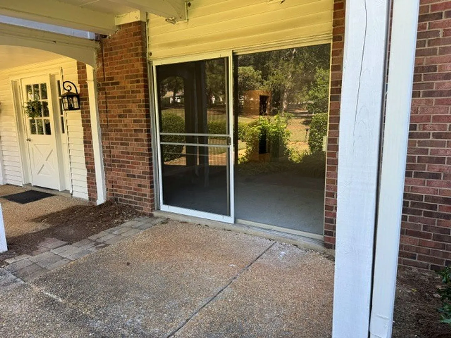 newly renovated 2 bedroom 2 bath home — Photo 2
