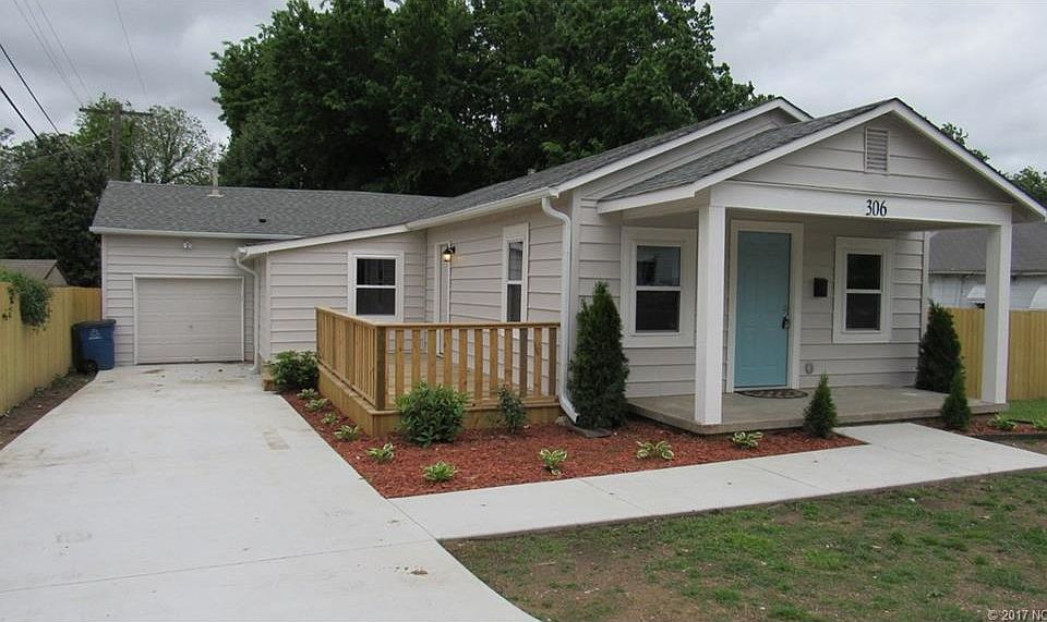 1st image of 306 S Vandalia Ave